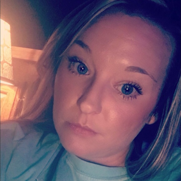 Meet your Posher, Brittney - Picture 1 of 1